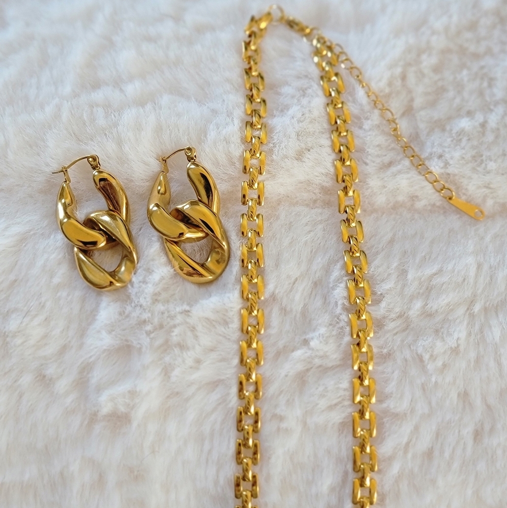 GOLD Necklace & Earrings - Picture 1 of 5